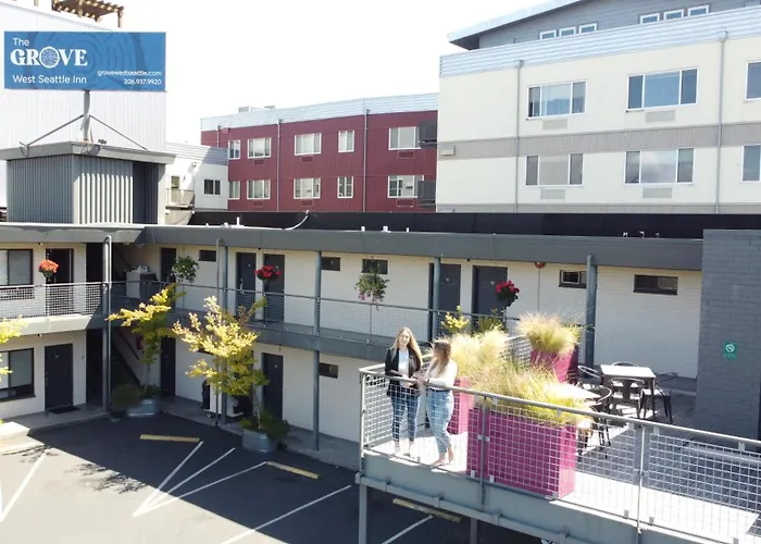 The Grove West Seattle Inn